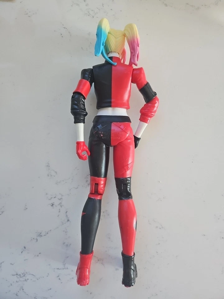 Figura de acción Harley Quinn de DC Collectibles Foto 2 de 2