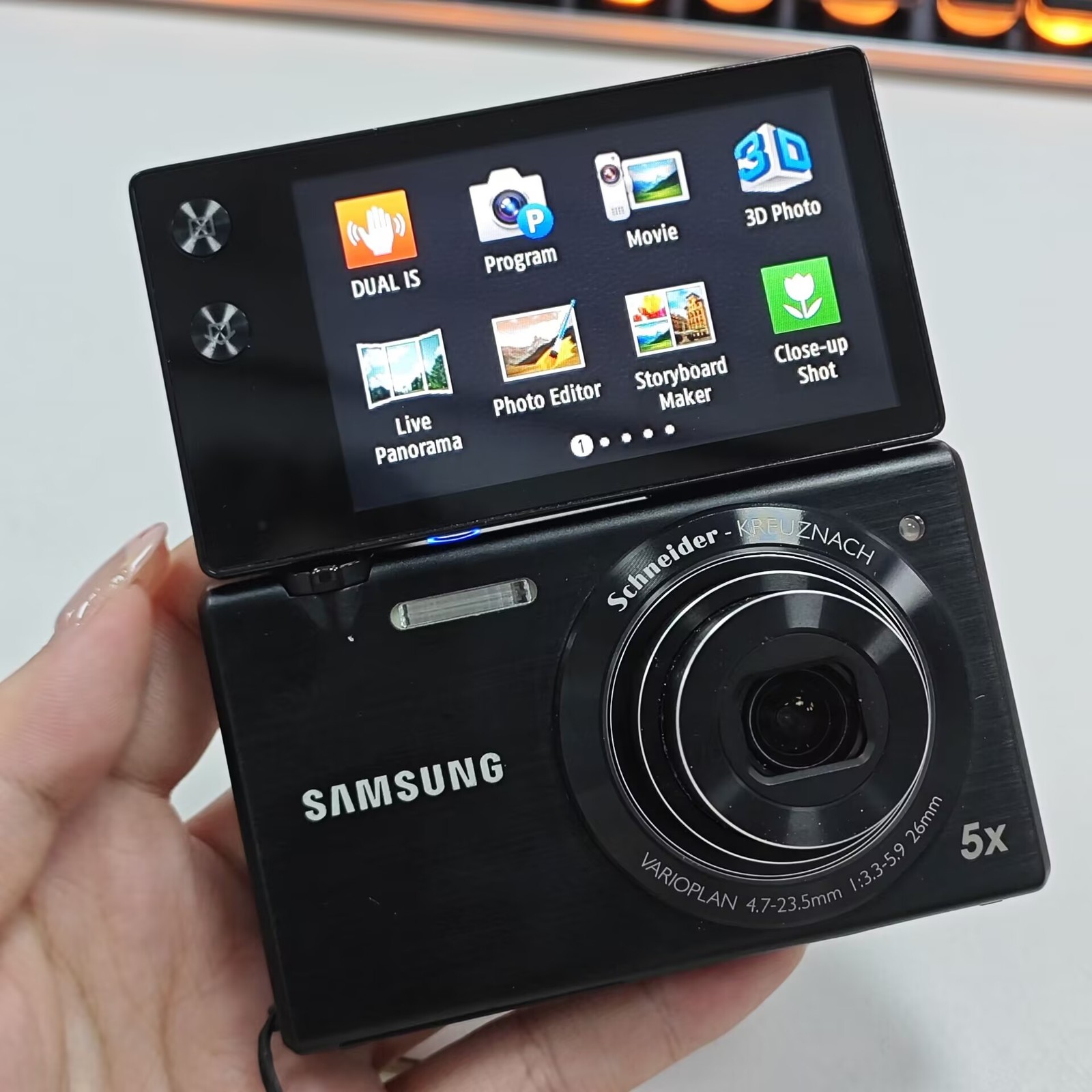 Samsung MV800 Compact Digital Camera 16MP 5x Optical Zoom with Touchscreen Red