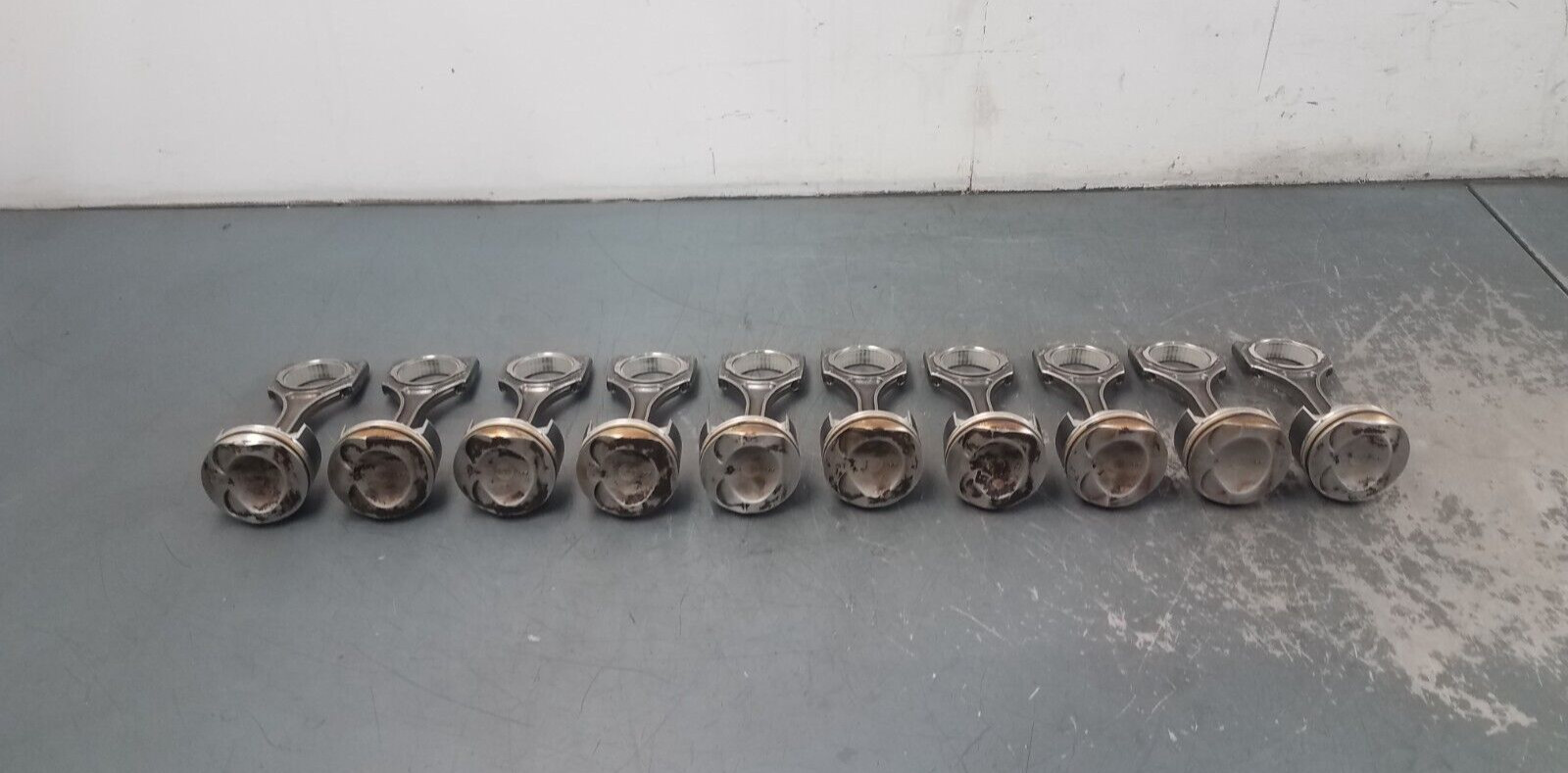 2017 Audi R8 5.2L V10  Pistons / Connecting Rods - 10  #4389 J3