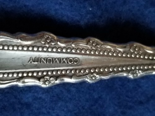 70 Beautiful Pieces of Oneida Community Stainless Flatware - Picture 10 of 10