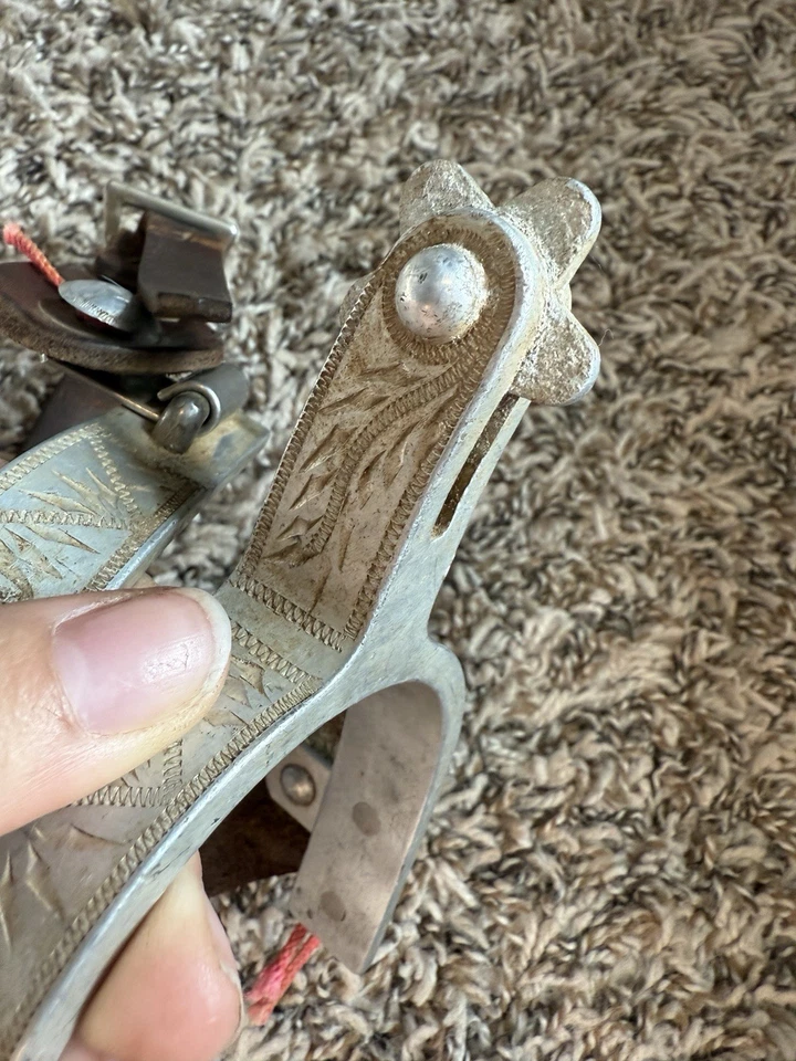 Correas de cuero Circle Y para mujer y espuelas de aluminio con herramientas Foto 4 de 4