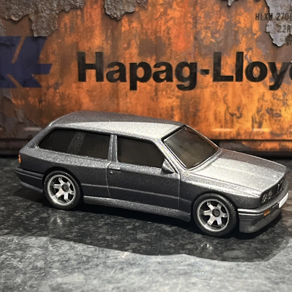 Hot Wheels BMW M3 Touring Custom com rodas de pilotos reais - Imagem 4 de 4