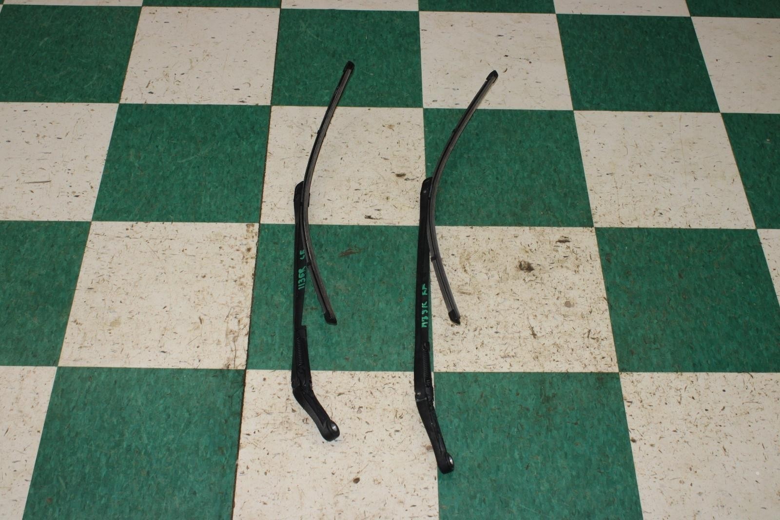 Bentley Flying Spur 2013-2018 FRONT+LEFT, RIGHT Wiper arm