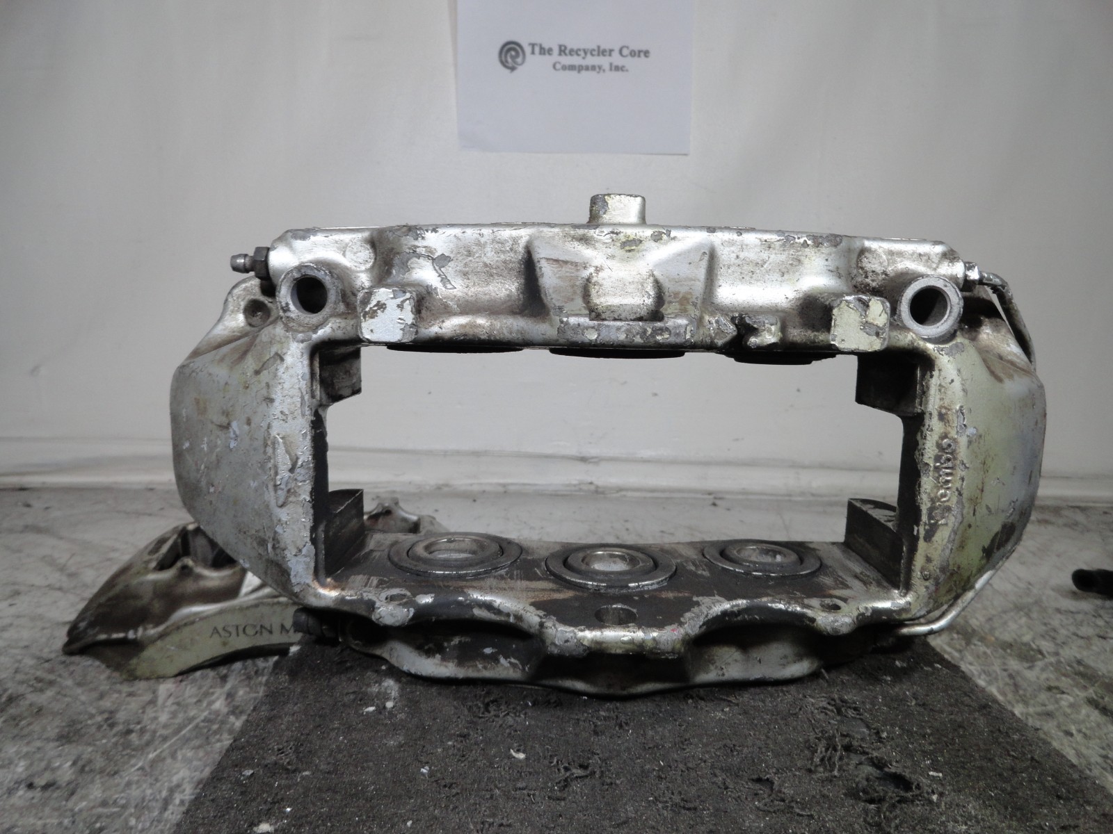 Aston Martin DB11 Front Brake calipers Set P/N 31699690
