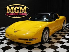 Addison Illinois 2000 Yellow Corvette