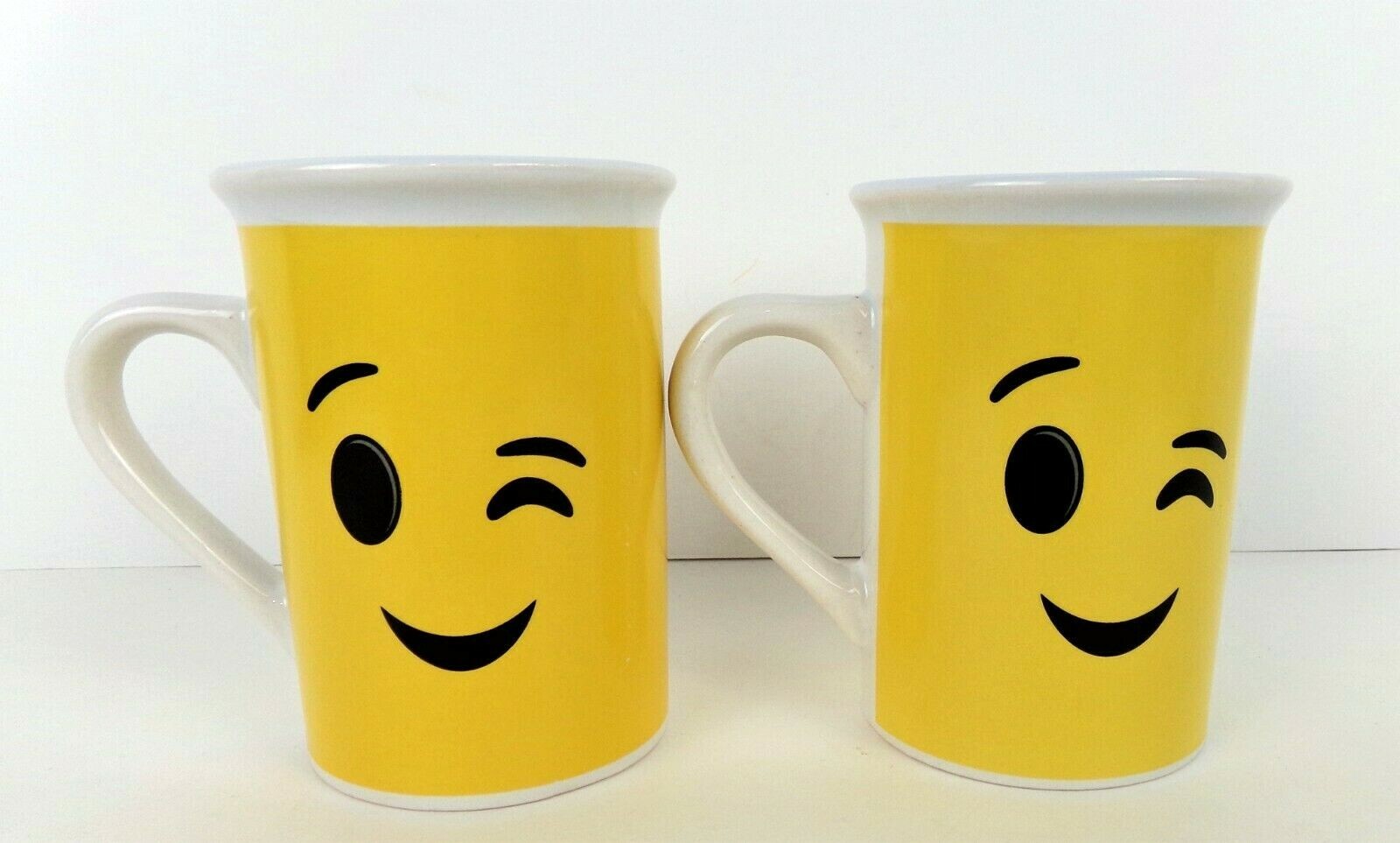 Smiley Face Emoji Face with Heart Eyes Mugs, Vintage MSRF Design ...