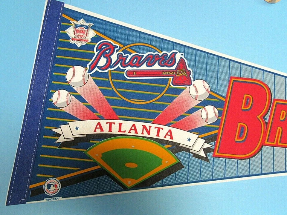 ATLANTA BRAVES FULL SIZE PENNANT FLAG & 3 1/2" D PINBACK / BUTTON EXCELLENT COND - Image 3 of 4