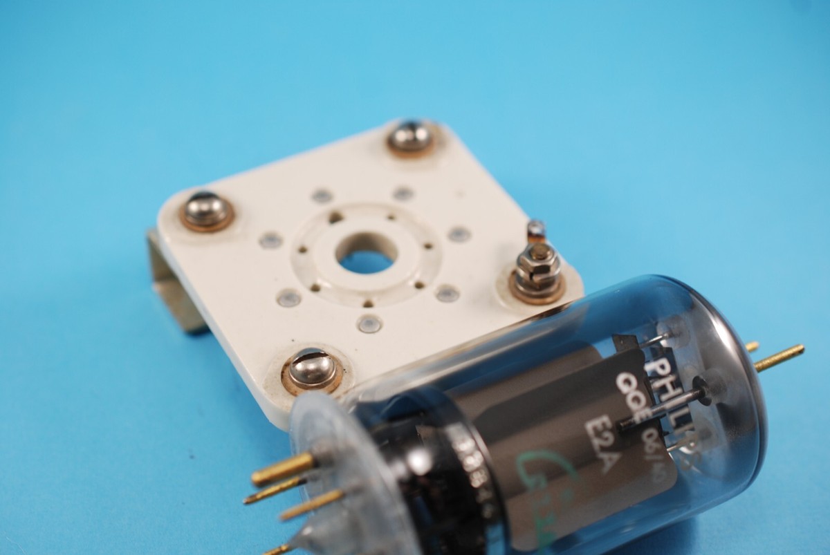 アンプ QQE 06/40 Philips Philips QQE06/40 Double Tetrode Power Output Tube AX9903
