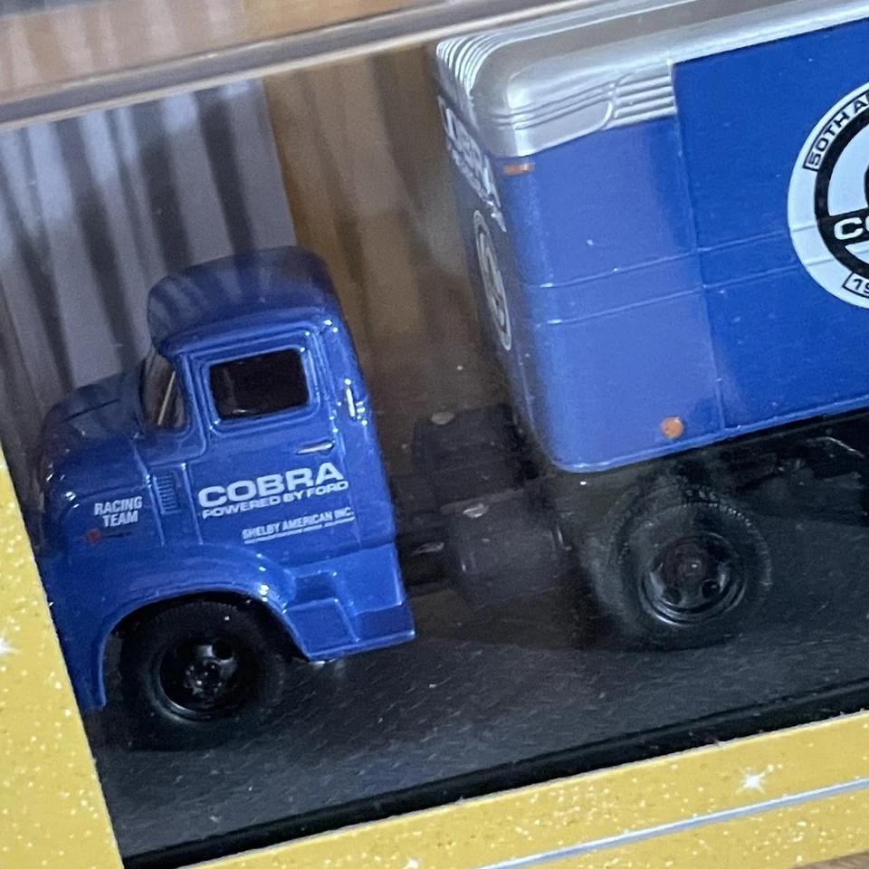 M2 Machines Auto-Haulers 1956 Ford C-500 COE Truck & Shelby Cobra Trailer 1:64 - Image 2 of 4