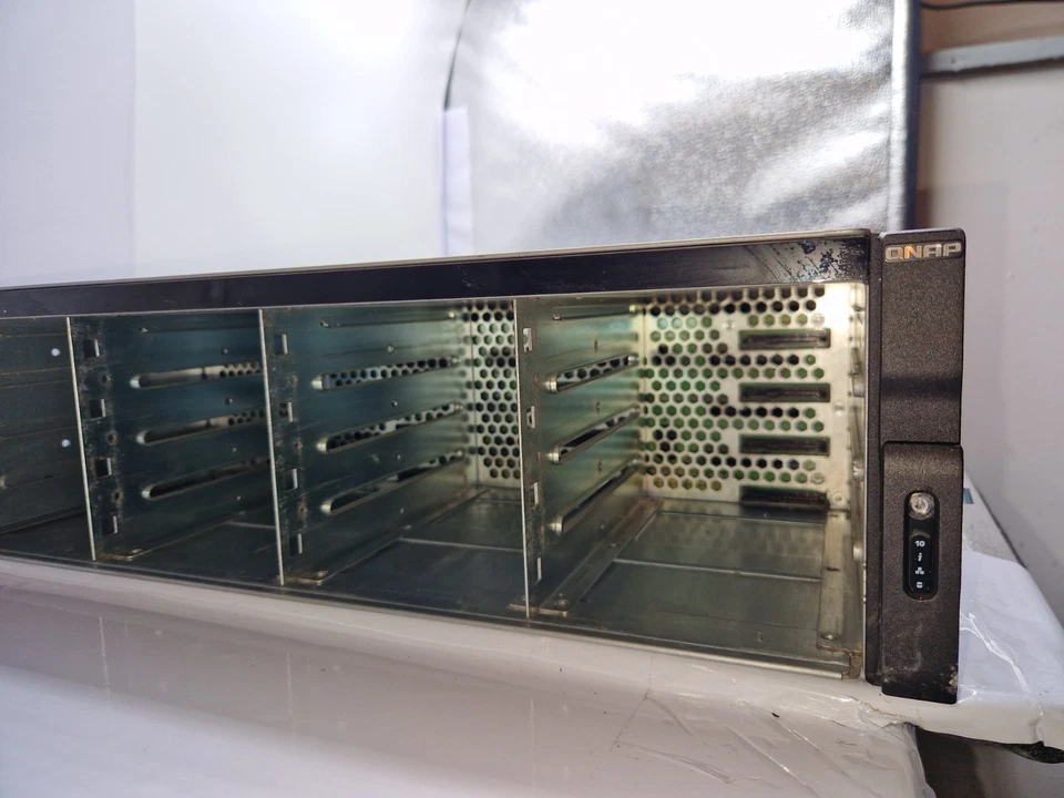 TVS-EC1680U-SAS-RP QNAP 16 Bay NAS + Rail Kit RAIL-A03-57*Read Description* - Image 2 of 4