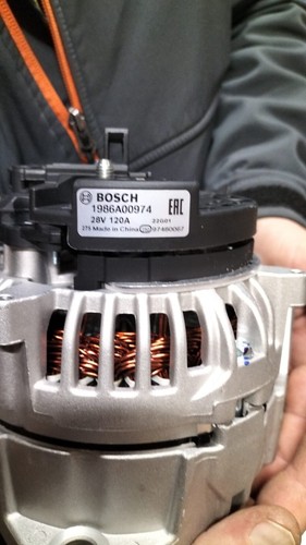 Alternatore Bosch 1986A00974 28v 120A - Foto 6 di 7