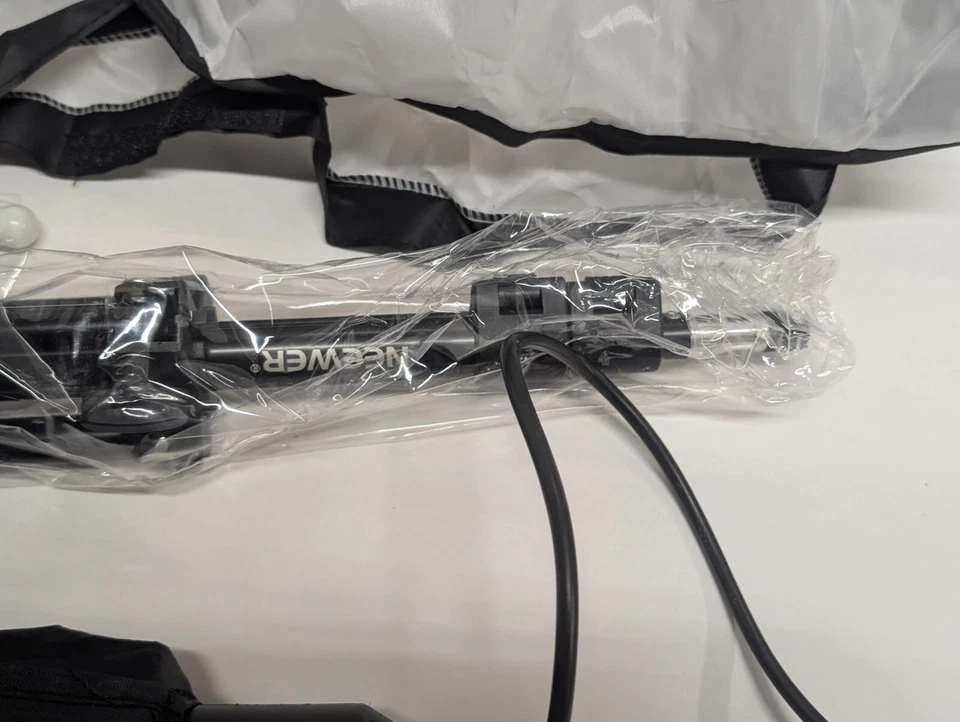 Neewer 350W Estudio de Fotografía Profesional 24x24 pulgadas Softbox y Soporte SIN BOMBILLA Foto 2 de 4