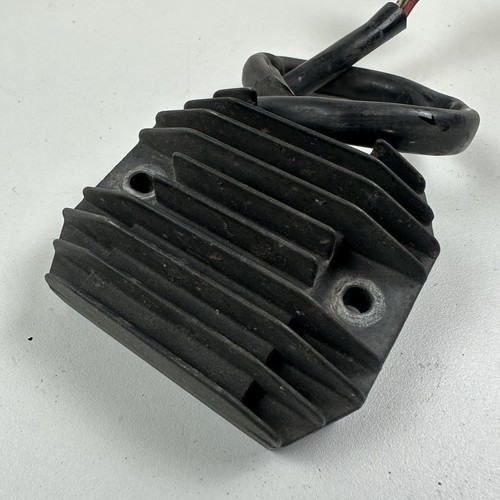 Yamaha FZS1000 FZ1 Fazer 2001 Voltage regulator rectifier reg 5KP-81960-00-00 - Picture 2 of 7
