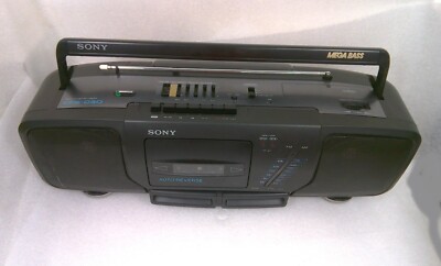 SONY CFS-300 AM/FM/短波ラジオ Vintage Sony CFS-300 Boom Box AM FM Radio & Cassette