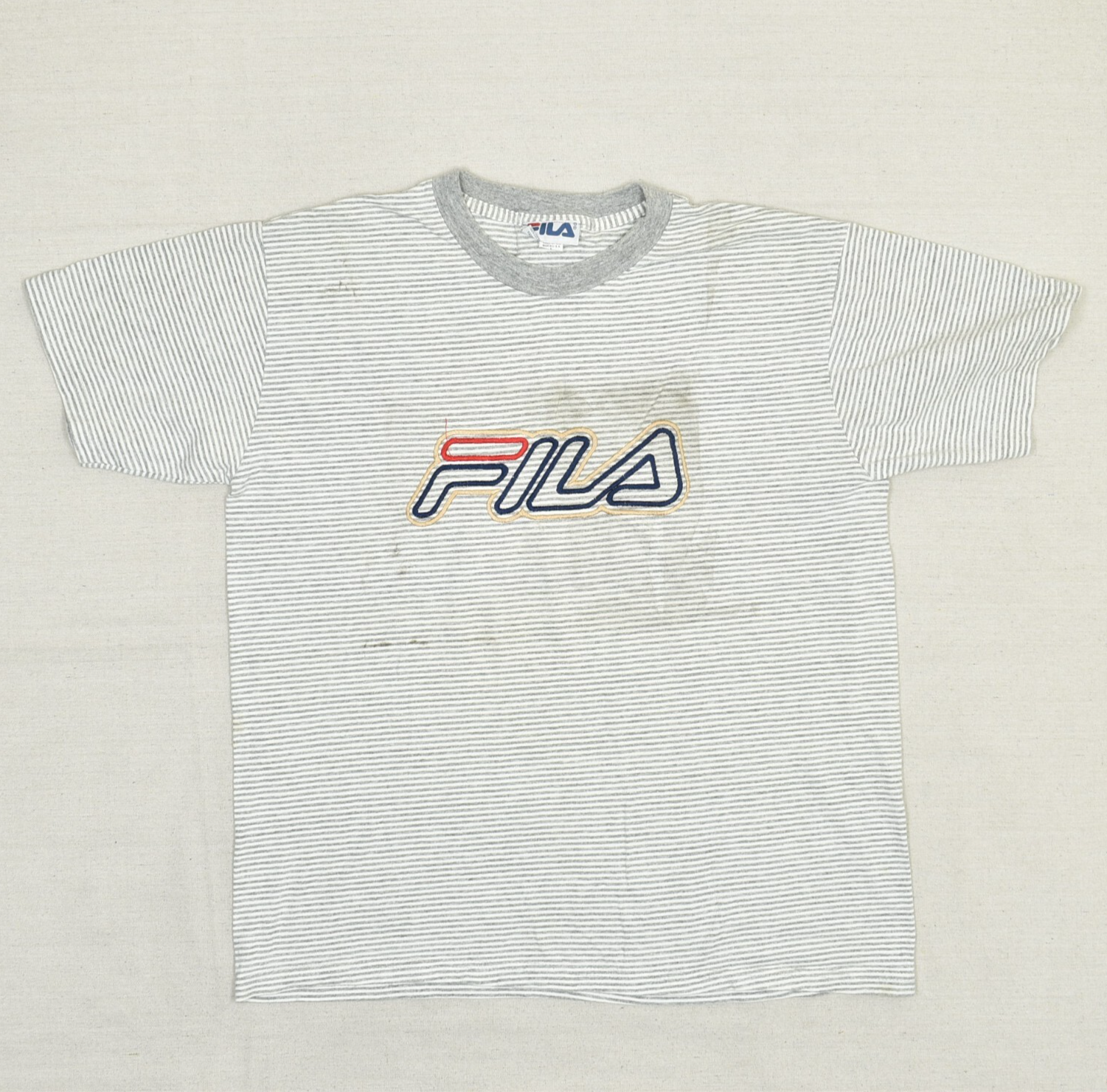 T shirt uomo vintage Fila manica corta righe logo centrale cotone grigio taglia L USA macchiata