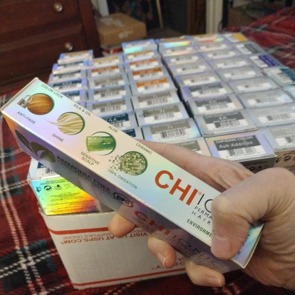 2 Cajas CHI IONIC UL-121 NO PPD BRILLO PERMANENTE COLOR CABELLO UL-121 ultra rubio Foto 2 de 4