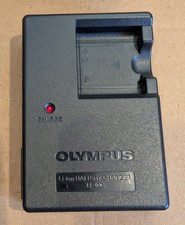 Olympus LI-40C Battery Charger for LI-40B Battery. OEM Includes Power Cord