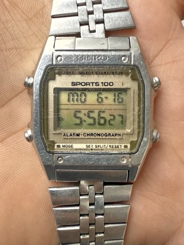 Vintage Seiko Sports 100 Chronograph Digital Alarm Watch Japan Made. A904-5060