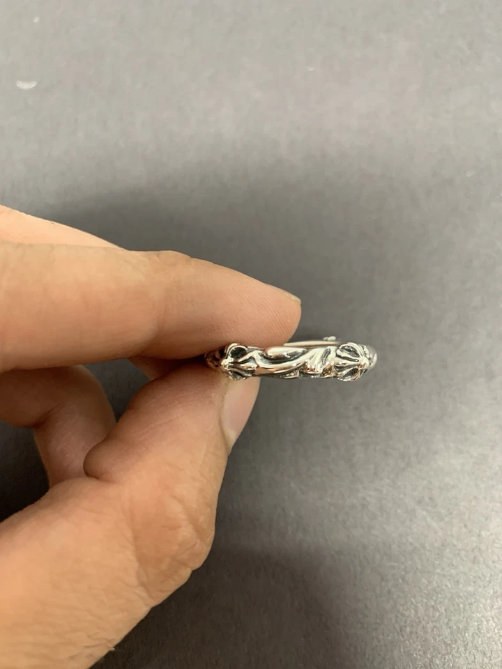 Autêntico anel cruzado pequeno de prata esterlina com corações cromados - Imagem 3 de 4