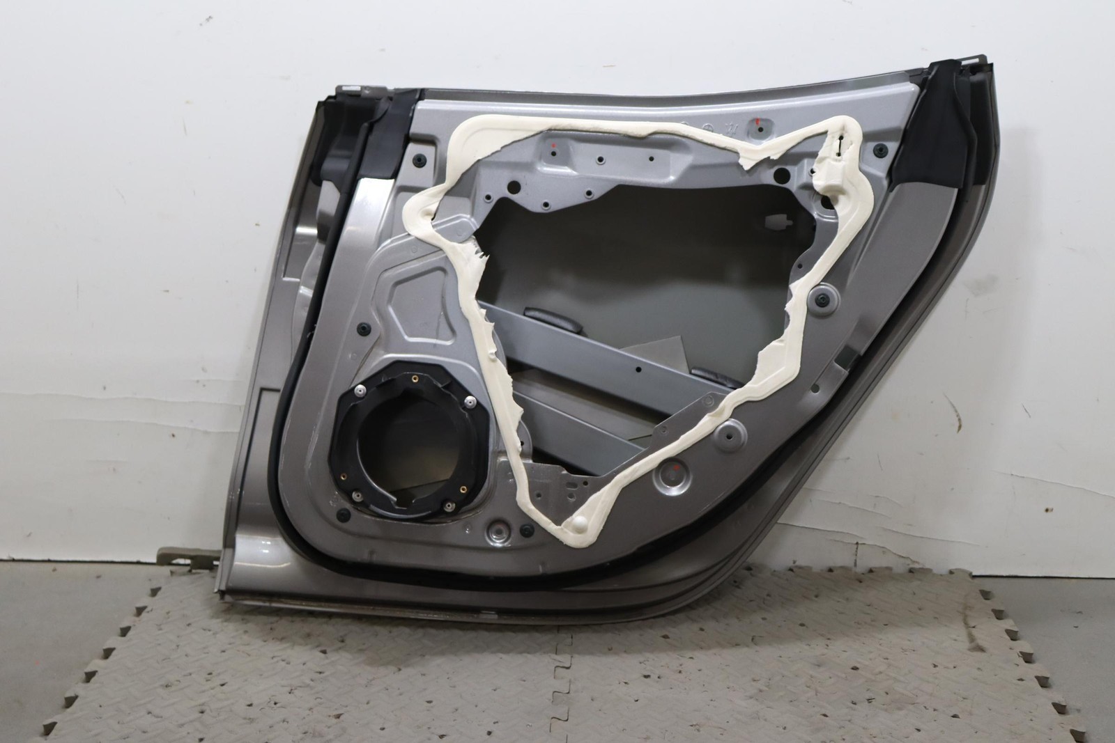 2014 - 2024 MASERATI GHIBLI REAR RIGHT PASSENGER SIDE DOOR SHELL OEM GRAY_GRRM