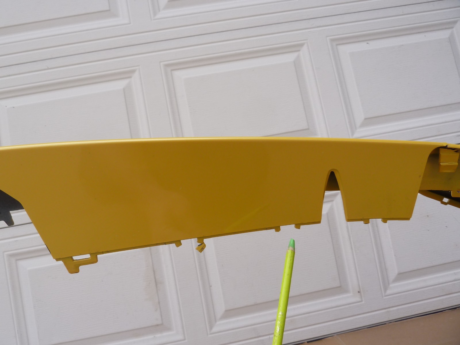 19-23 Lamborghini Urus Front Upper Bumper Cover Skin OEM Yellow Facia Damaged