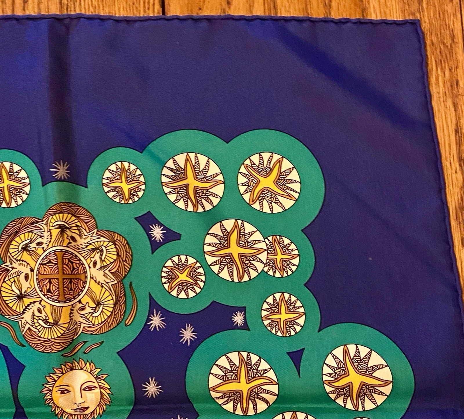 Hermès Rare Carre 90 Silk Scarf Le Roy Soleil by Annie Faivre Blue Original Box image 9