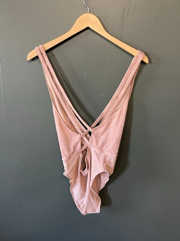 Camiseta sin mangas Out From Under Urban Outfitters M rosa rubor imitación gamuza malla body Foto 2 de 3