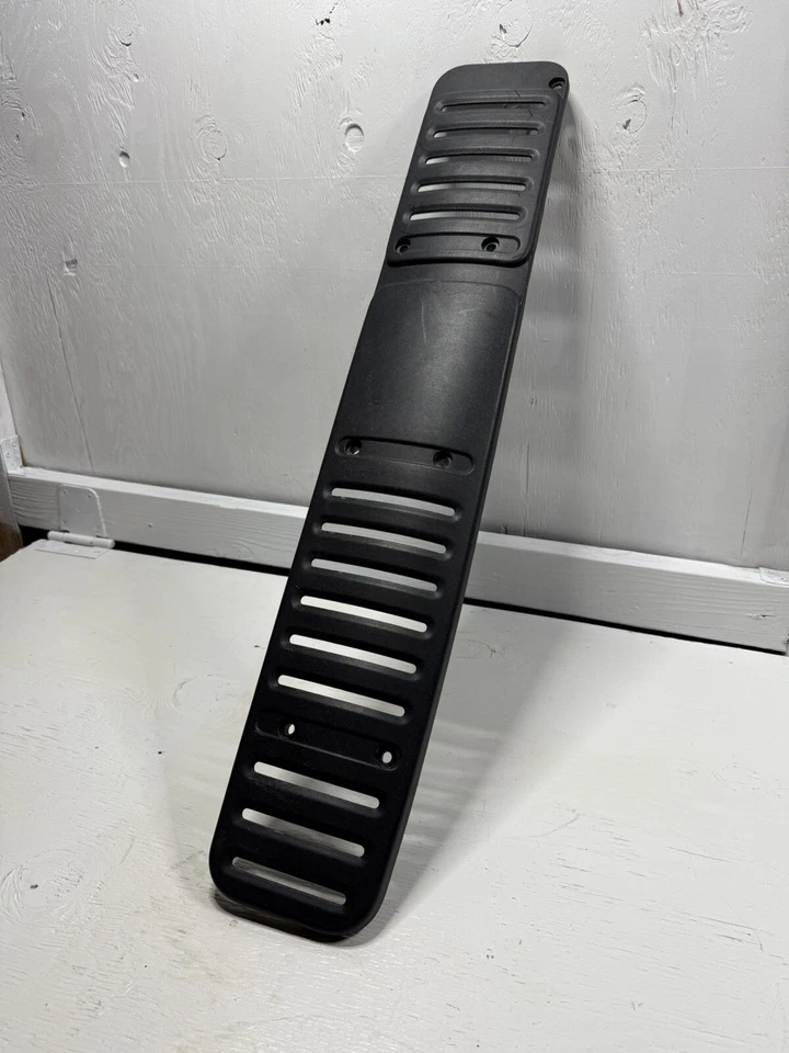 RAM PROMASTER 3500 2014-2022 PILAR TRASERO IZQUIERDO MOLDURA OEM 1308469070 Foto 3 de 4