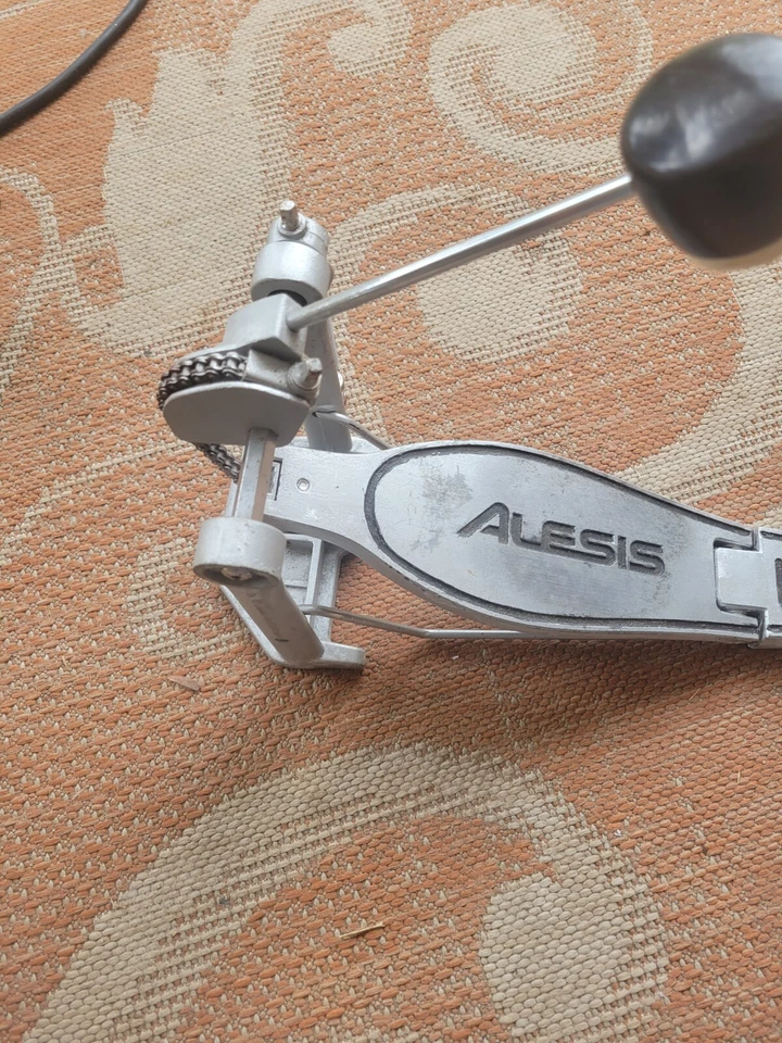 Pedal de patada Alesis Chain Drive para Command Mesh SE, Surge Mesh SE edición especial Foto 2 de 4