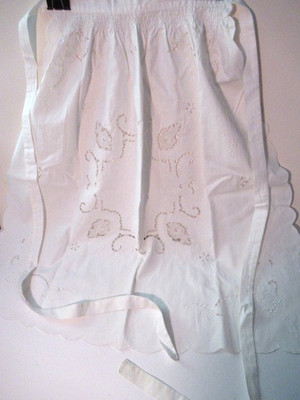 BAVARIAN White  Apron Broderie Anglaise for Dimdl or wear over leggings-VTG