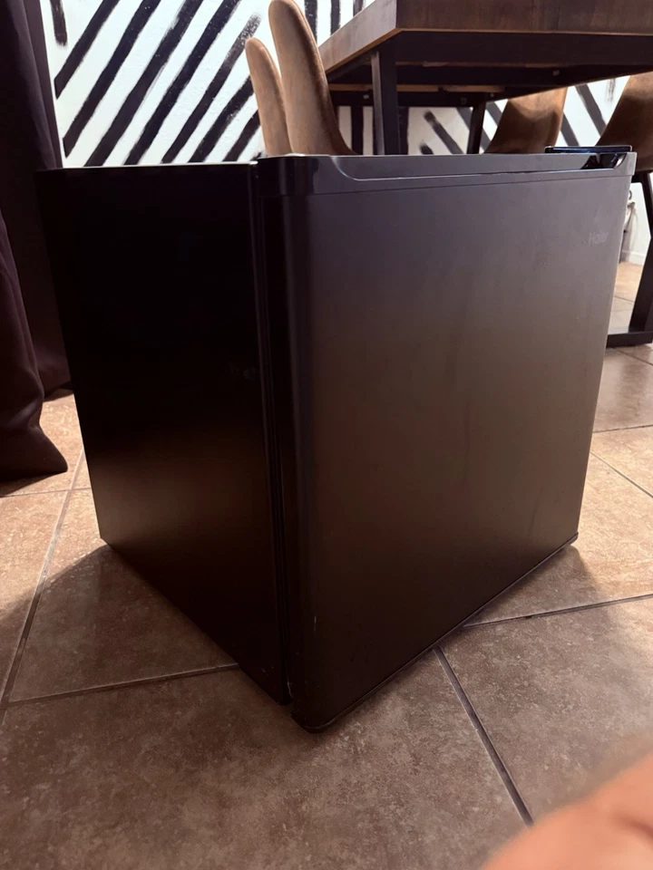 Haier 1.7 Cu. Ft. Compact Refrigerator Mini Fridge HC17SF10RB retail $120 - Image 4 of 4