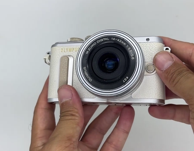 Olympus PEN E-PL8 16.1MP Digital Camera w/ M.Zuiko 14-42mm 1:3.5