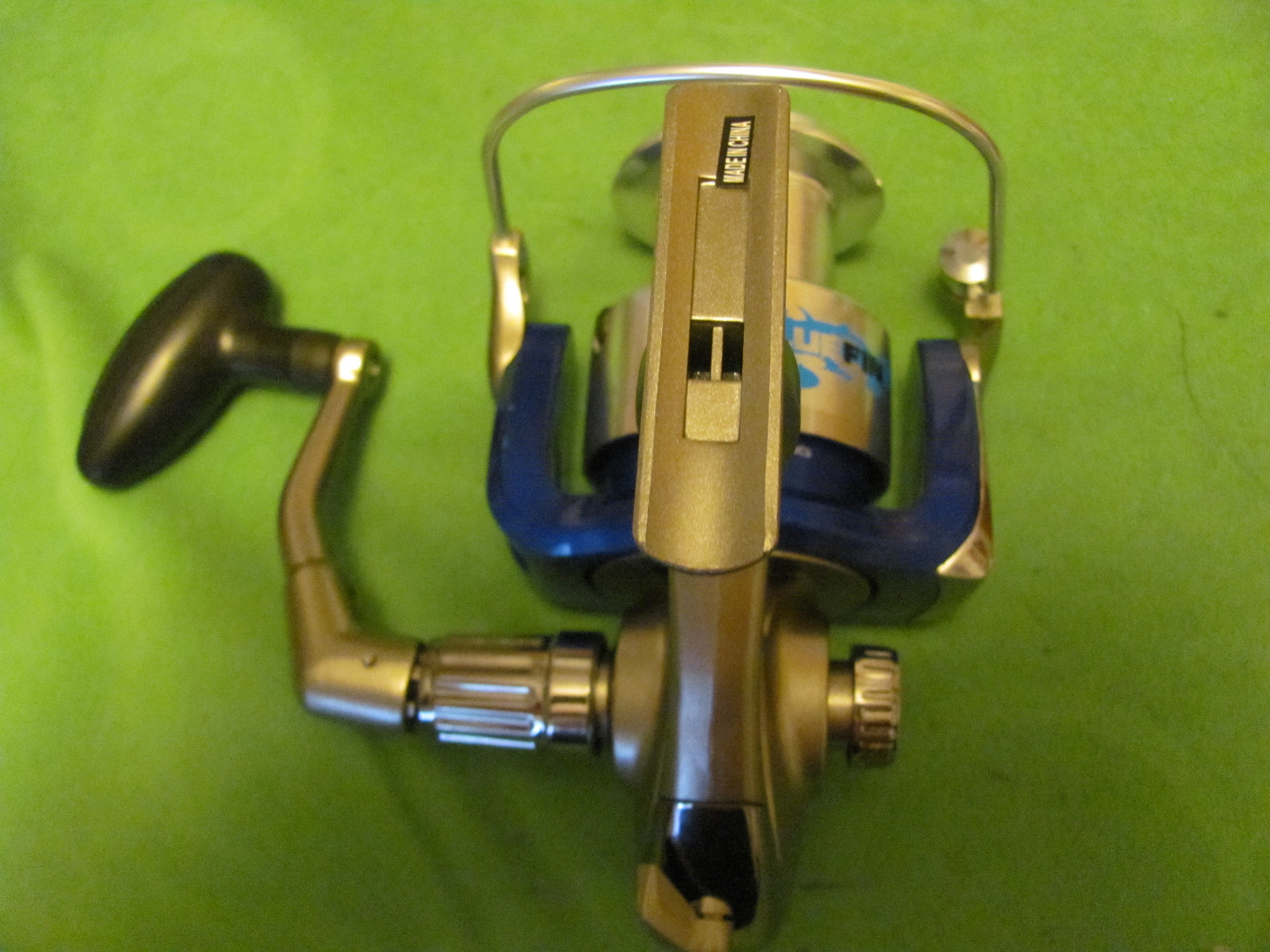 HURRICANE BLUEFIN  ( BF-3170 )  4 BALL BEARINGS SPINNING REEL.