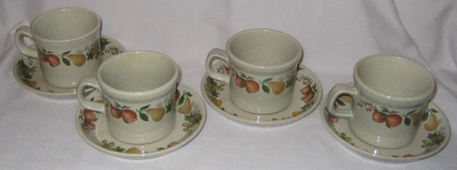 Set of 4 Wedgwood Quince Fruit Ring Coffee/Tea Cups and Saucers - England