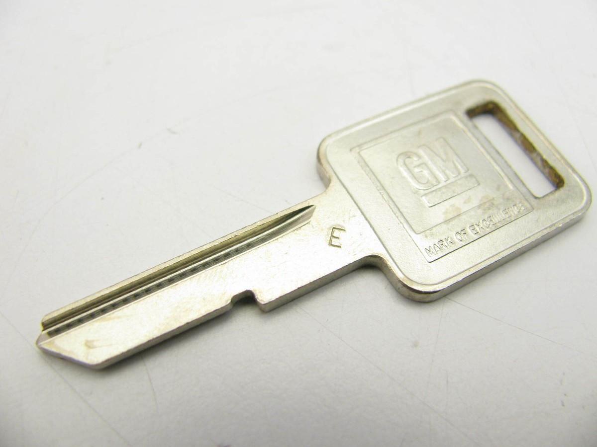 Vintage GM Keys 4 New GM Logo Key Blanks - Ignition & Door/Trunk Uncut Blanks 320588 320589 GM Key Fob - Foto 6