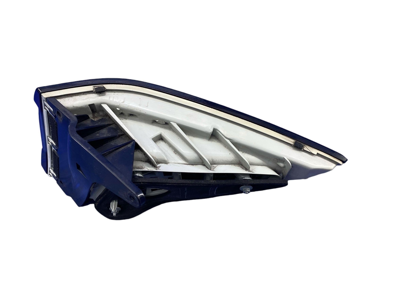 2013-2019 MASERATI GRANTURISMO REAR LEFT OUTER QUARTER PANEL MOUNTED TAILLIGHT