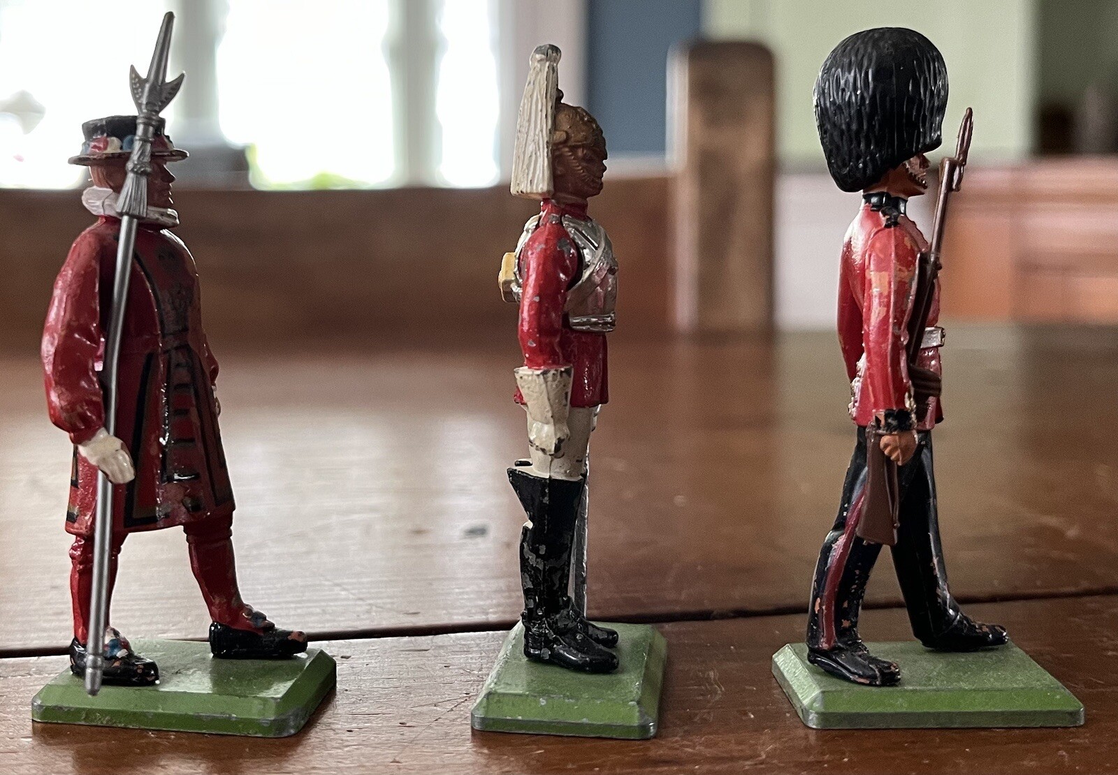 Britains LTD British Soldiers Set Of 3 Made In England Lead Toy Beefeaters Nice!