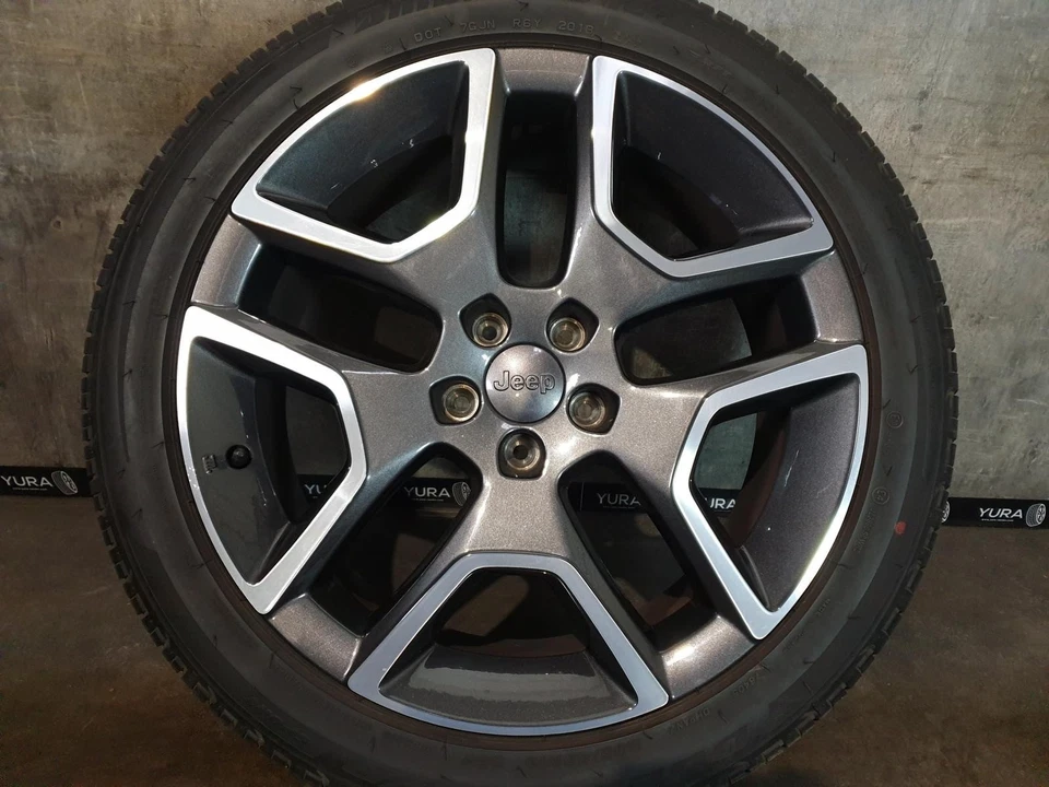 Original JEEP Renegade Compass Alufelgen Sommerreifen 235/45 R 19 86% 735657539 - Bild 2 von 4