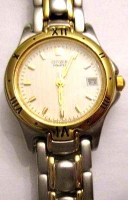 CITIZEN 1010-K09931 TWO TONE QUARTZ ANALOG WOMENS WATCH--SIZE 6 1/4--NEW BATTERY