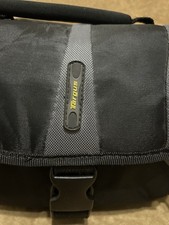 Targus digital camera padded shoulder bag, specifically model TVT009-10