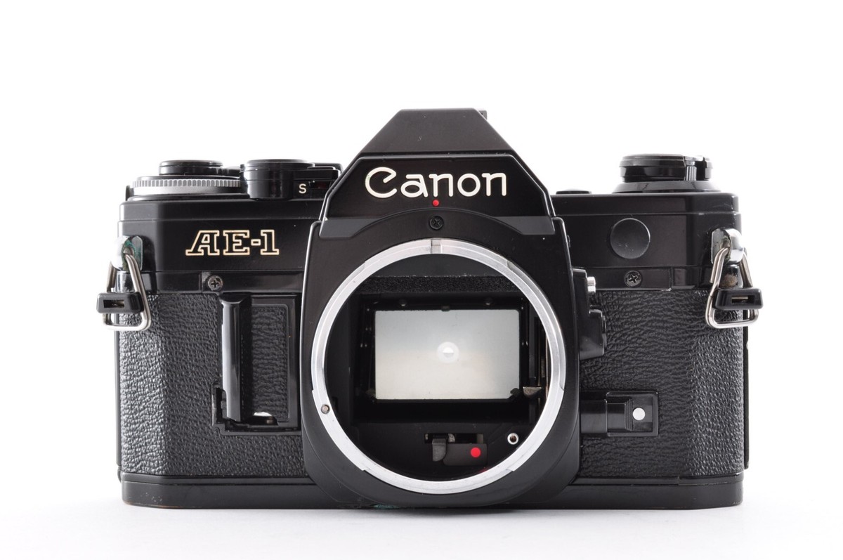 Canon AE-1 Black / Lens Zoom Lens New FD 35-105mm f/3.5