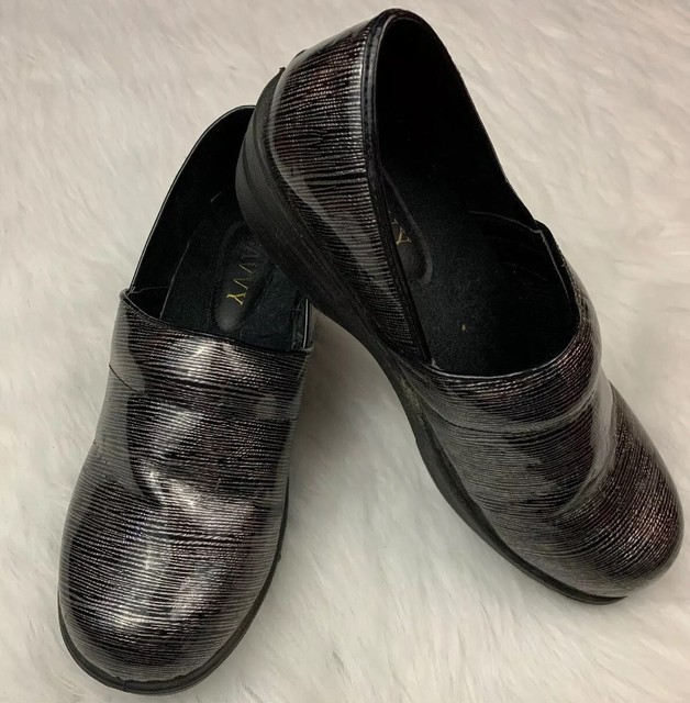 savvy slip resistant shoes