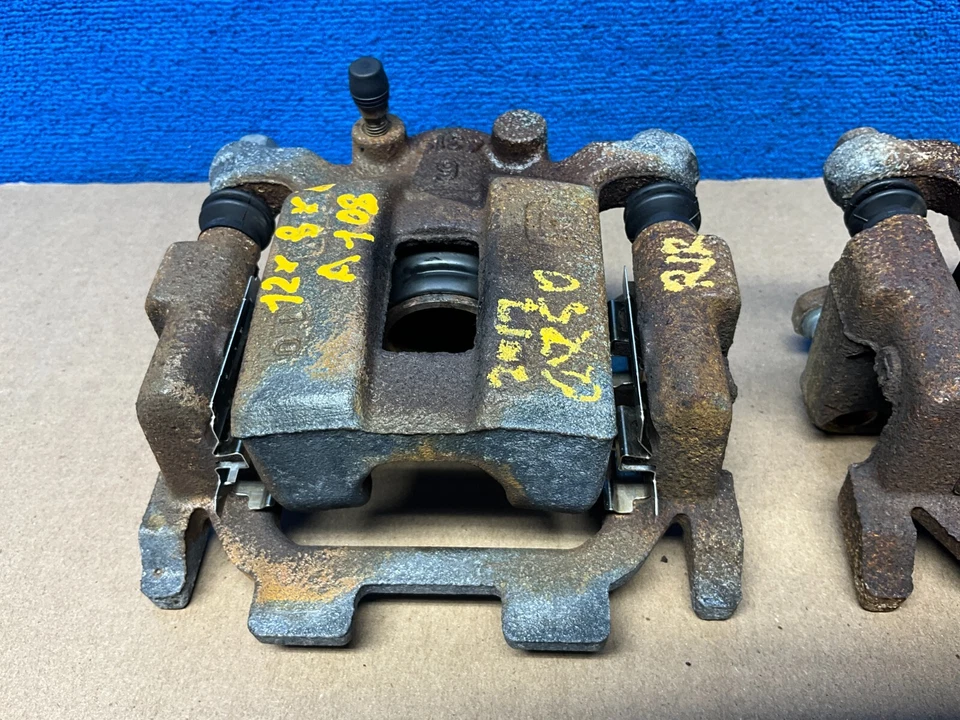 Juego de pinzas de freno traseras izquierda y derecha Infiniti QX50 2014-2017 OEM Foto 3 de 4