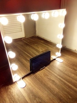 Bestope Vanity Mirror 14 Lights 3 Color Dimming Stand Or Hang Charge Station 