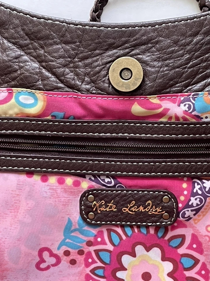 Bolso de Mano Kate Landry Cartera Cuero de Vaca Tejido de Paja Latón Hardware Bolsillos Floral Foto 3 de 4