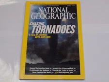 National Geographic Magazine April 2004 Chasing Tornadoes Crane Birds Badlands +