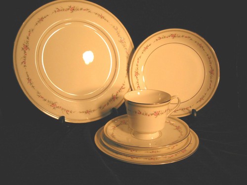 Mikasa Millbrooke Bone China Roses Japan Narumi 103 Vintage * Your Choice *