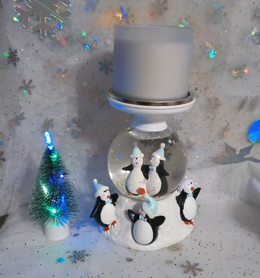 Bath & Body works Christmas 2021 Penguin light up musical and rotating water glo - Image 2 of 4