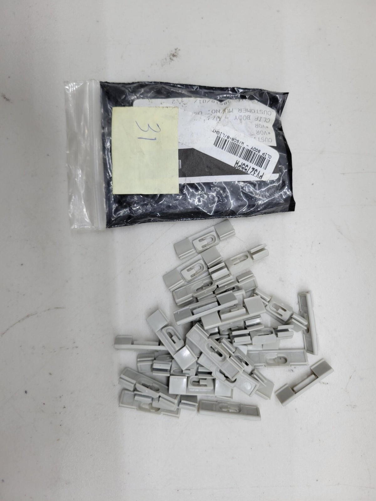 Rolls Royce / Bentley Clip Body - W/Scr-B/Light PV32755PA