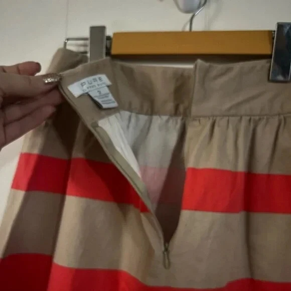 Alfred Sung, talla 2, minifalda, marrón con rayas rojas, cremallera trasera, ajustada Foto 3 de 4